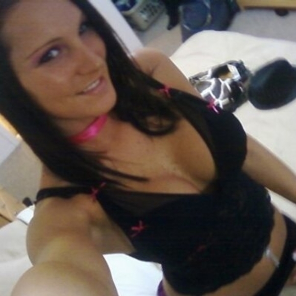 👑Meet your Posh Ambassador Heather Elise👑 - Picture 2 of 16